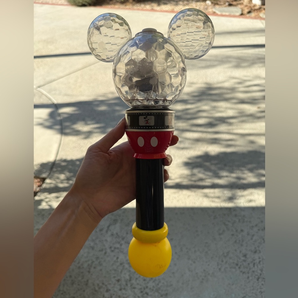 Disney Mickey Mouse Light-Up bubble Wand